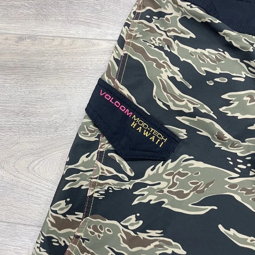 Volcom Mod Tech Hawaii Tiger Stripe Camo Board Shorts Men Sz 38 Surf Skate Beach